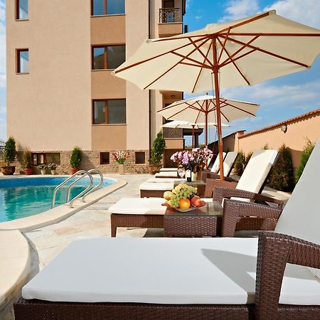 Stanny Court Aparthotel 네세부르 객실 사진