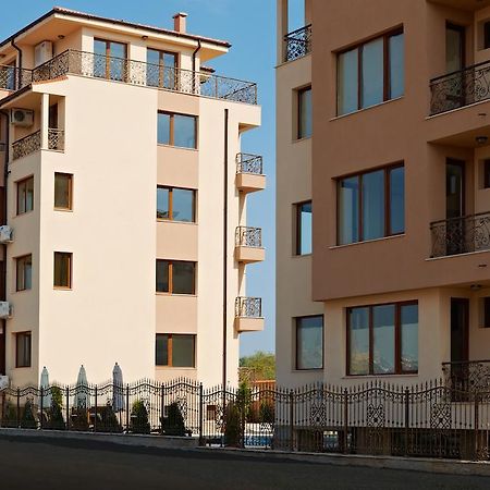 Stanny Court Aparthotel 네세부르 외부 사진