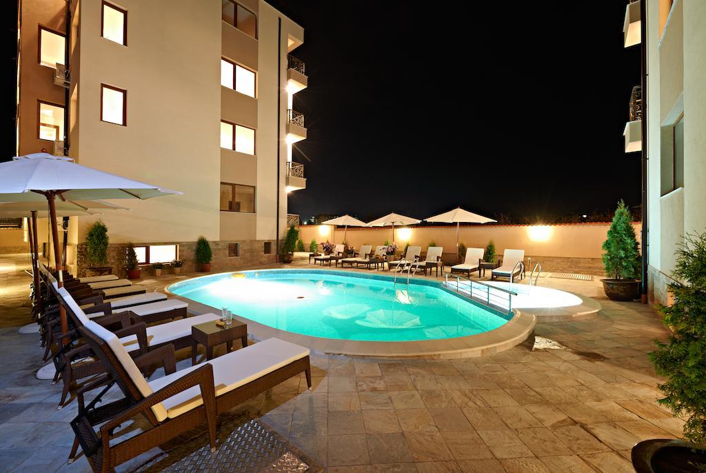 Stanny Court Aparthotel 네세부르 객실 사진