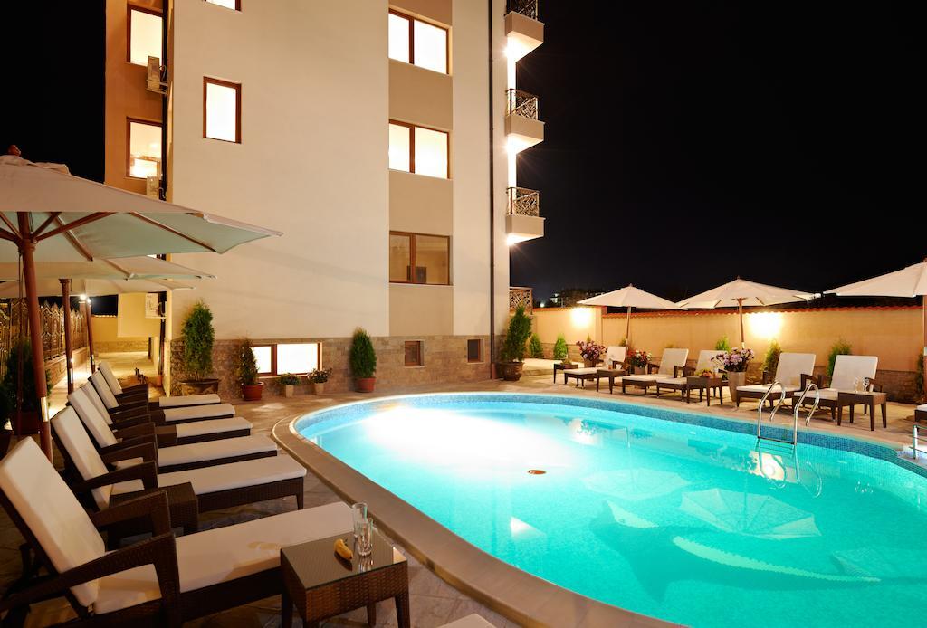 Stanny Court Aparthotel 네세부르 객실 사진