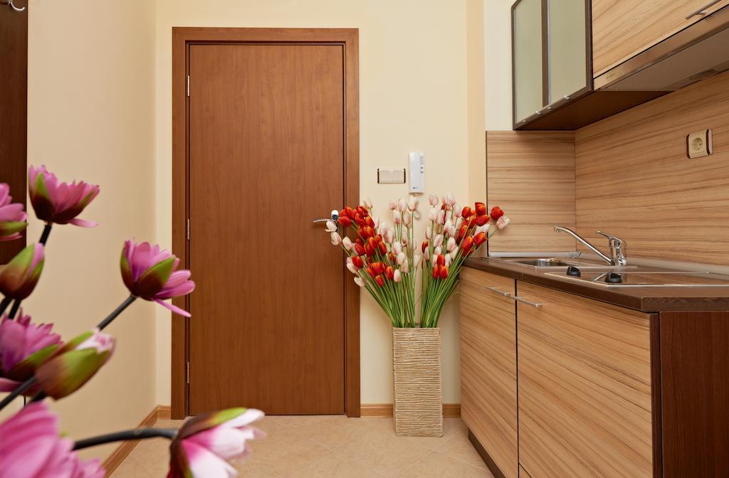 Stanny Court Aparthotel 네세부르 객실 사진