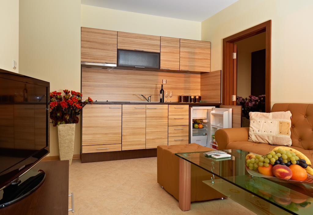 Stanny Court Aparthotel 네세부르 객실 사진