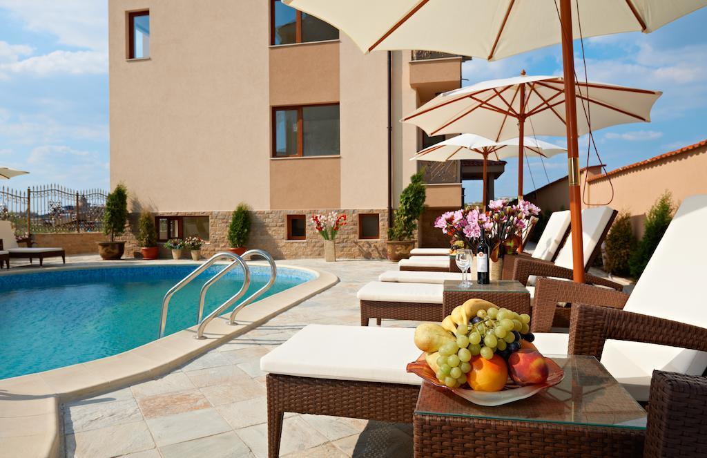 Stanny Court Aparthotel 네세부르 객실 사진