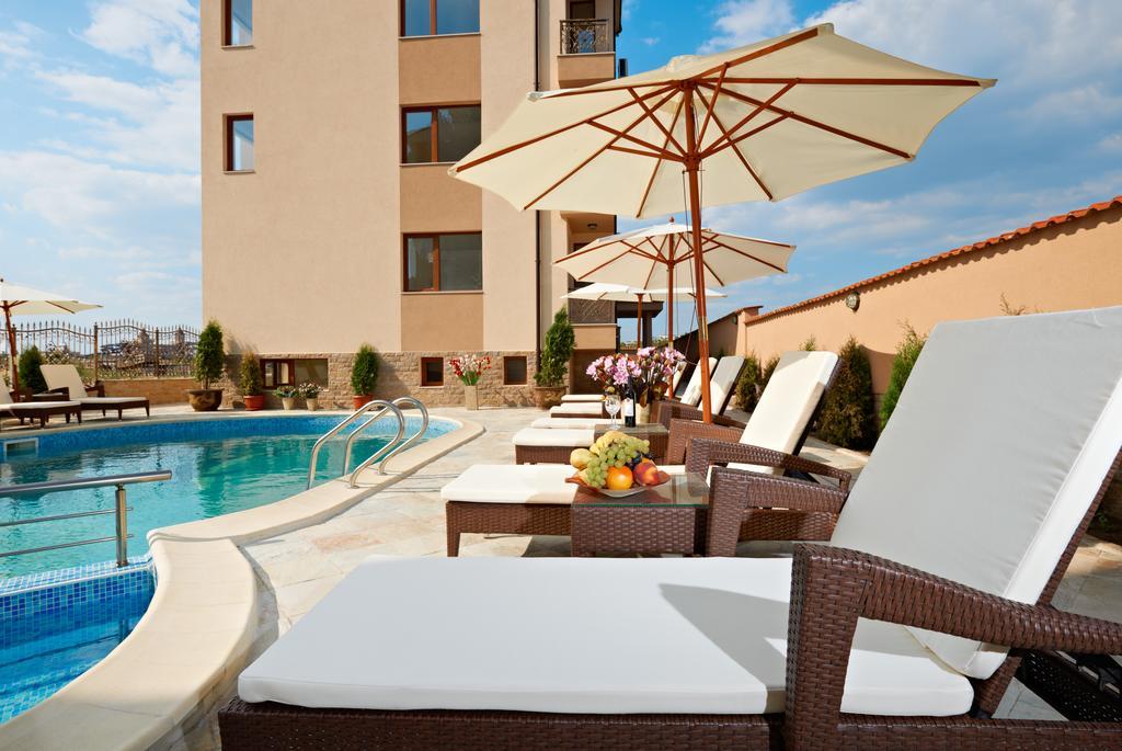 Stanny Court Aparthotel 네세부르 객실 사진