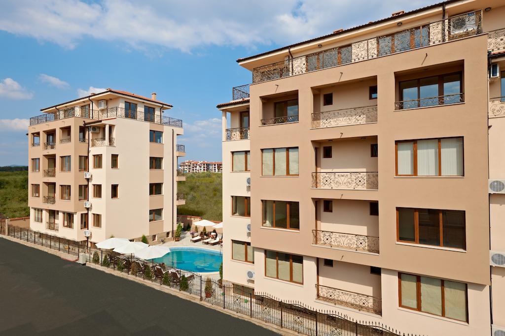 Stanny Court Aparthotel 네세부르 객실 사진